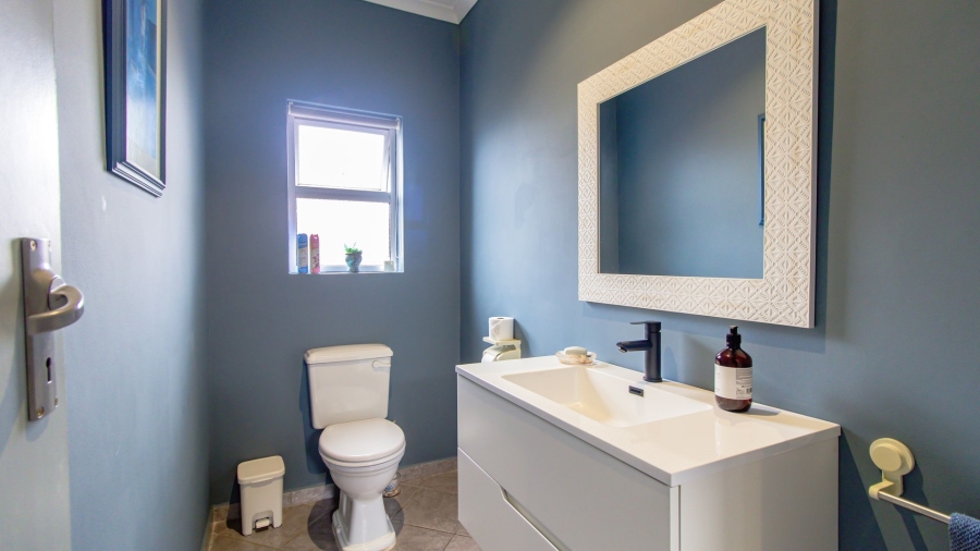 4 Bedroom Property for Sale in Yzerfontein Rural Western Cape